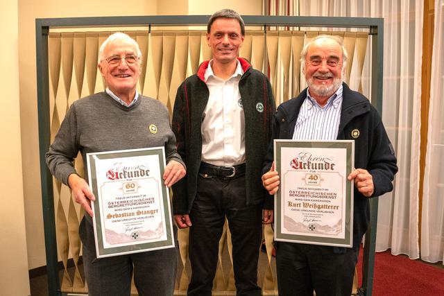 Sebastian Stanger, 60 Jahre Mitglied, Florian Haderer, Ortsstellenleiter, Kurt Weißgatterer, 40 Jahre Mitglied.