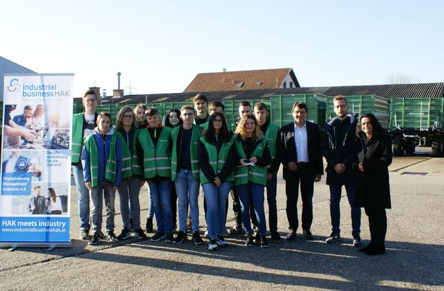 Johannes Denner, Christian Fohsler, Markus Leisser, Anika Newald, Siegfried Sedlar, Julie Dominguez, Fabius Hölzl, David Miksch, Florian Grohmann, Katharina Malcher, Michael Abraham, Anna Hinterhofer, Sven Bittmann, Direktor Christian Rindhauser, Rainer Schuster, Michaela Flatzbauer | Foto: HAK Laa