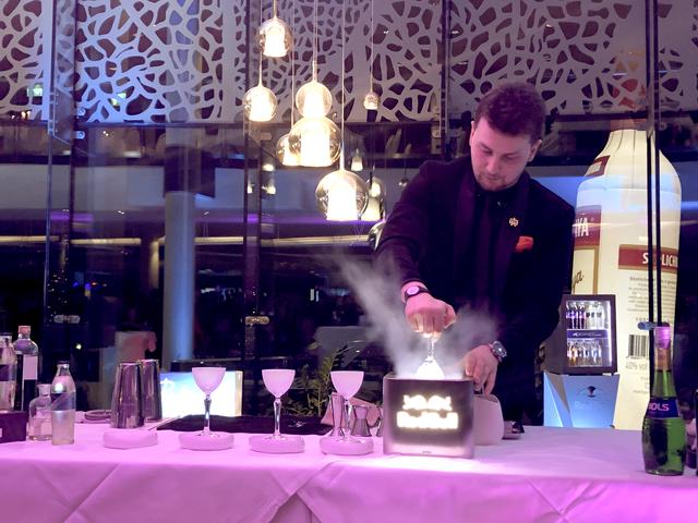 Ein Spiel aus Eis und Feuer: die besten Barkeeper der Welt mixten im Hotel das Sonnreich in Loipersdorf.