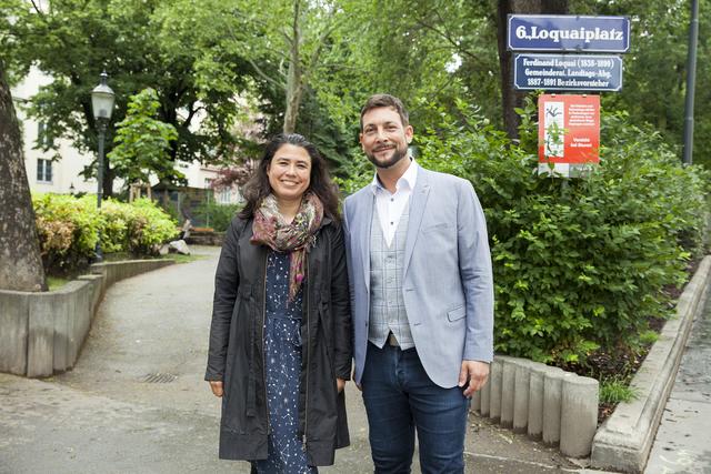 Landschaftsarchitektin Carla Lo mit Bezirksvorsteher Markus Rumelhart (SPÖ) im Loquaipark. | Foto: BV6
