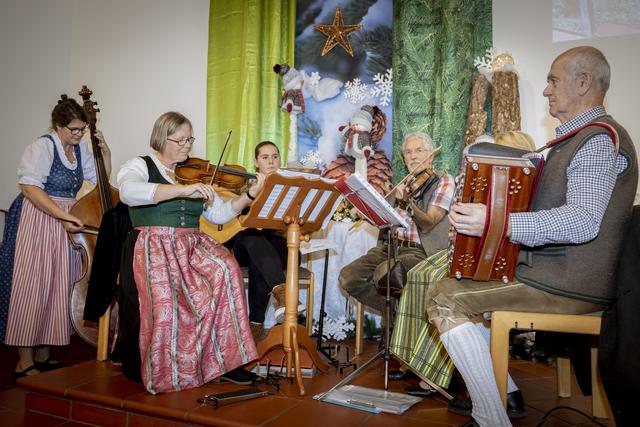 Die „Ofenbank Spielleut“ sorgten für die musikalische Umrahmung