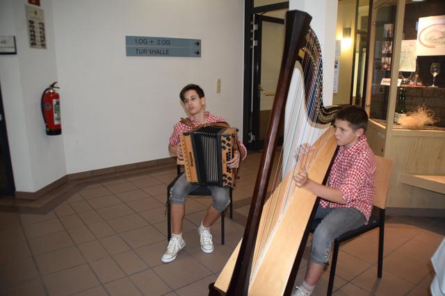 Lorenz Ehrlich und Simon Römer umrahmten den Abend stilvoll als "Venet Duo". | Foto: Siegele