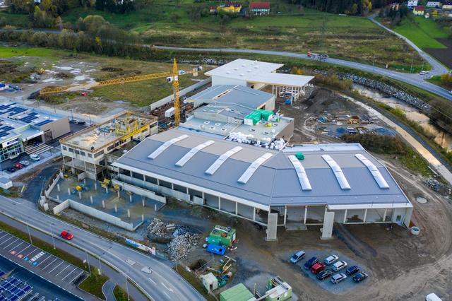 So sieht das neue Lagerhauszentrum Graz-Land von oben aus. Es ist bereits überdacht, daher die Gleichenfeier.