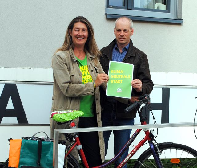 Stadträtin Sonja Pickhardt-Kröpfel und Grünen-Sprecher Stefan Hindinger wollen ambitionierte Klimaschutzpolitik.