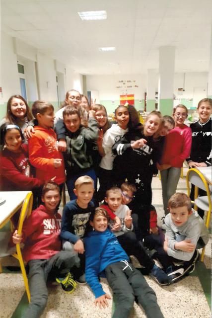 Beim Friedensfest in Sagrado trafen sich die Volksschulen | Foto: Privat