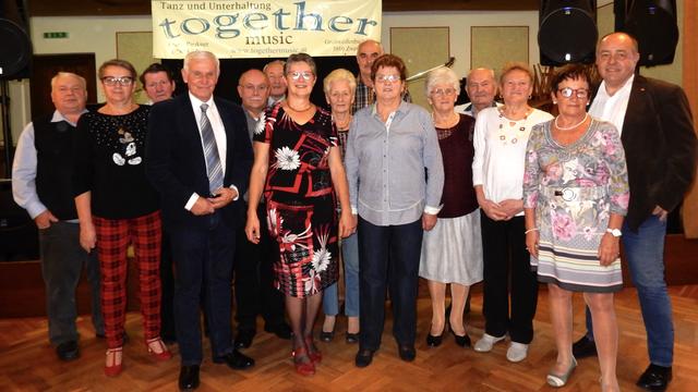 (v.l.) Josef Weber, Erna Hofbauer, Franz Steininger, Werner Czanba, Erich Hofbauer, Kurt Kremser, Franziska Weber, Monika Kremser, Josef Trondl, Gertrude Dastl, Maria Stocker, Franz Maierhofer, Aloisia Kellner, Christine Steindl und Herbert Kraus
