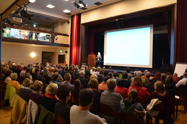Rund 130 Eisenerzer zog es auf Einladung der Stadtgemeinde ins Innerberger Gewerkschaftshaus. Dort sollte man sich gemeinsam Gedanken zur zukünftigen Ausrichtung der Stadt machen.