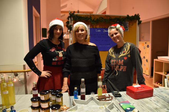 Bei Vicky, Cinzia, Doreen konnte man Einmachgläser mit den verschiedensten Inhalten kaufen.  | Foto: Michael Kendlbacher