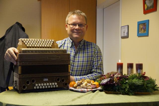 Kaspar Fischbacher kam mit einer seiner Liebsten in die Redaktion der Bezirksblätter Pongau.