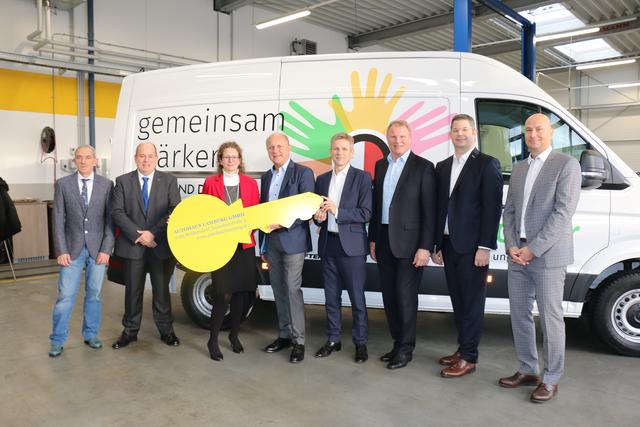 V.l.n.r. Erich Bauer, Walter Tauscher, Mag. Marie-Therese Lamberg, Ernst Bach, Dr. Josef Ostermayer, Sepp Ebner, Mag. (FH) Stephan Mayr, Christian Huemer.