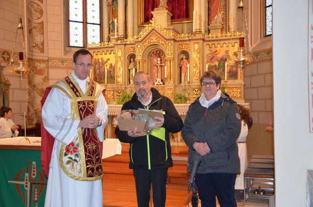 Pfarrprovisor Andreas Zeisler mit Organist Hans Peter Schmid und Pfarrgemeinderatsobfrau Anette Fürrutter.