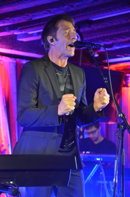 Gilbert &amp; Band gastierten im Casino Seefeld.