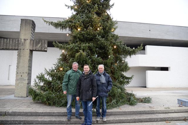 Franz Essbichl mit Vizebürgermeister Markus Hofko und Vater Josef Hofko.