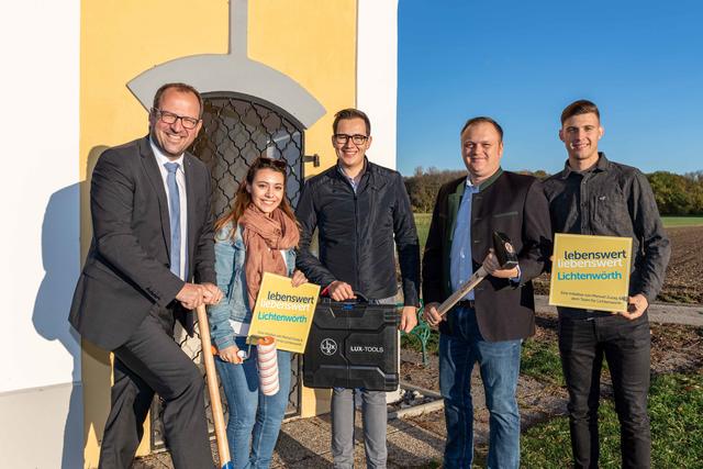 VPNÖ-Landesgeschäftsführer Bernhard Ebner spendete Werkzeug für Freiwillige.