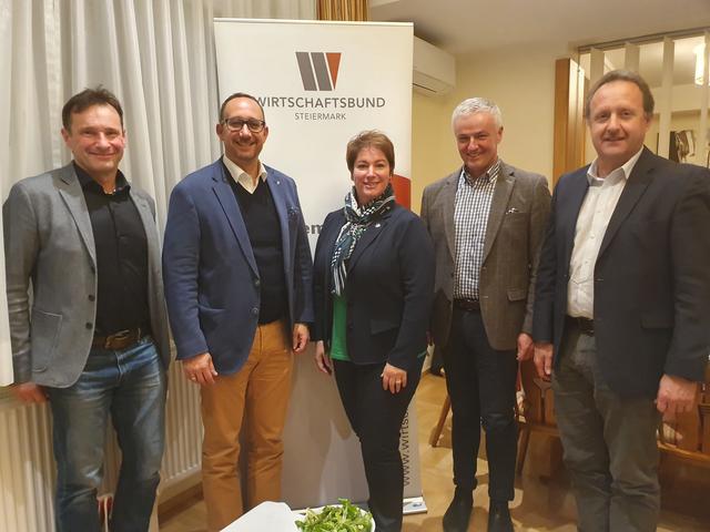Beim Business-Stammtisch des Wirtschftsbundes: Bgm. Franz Silly, Jochen Pack (Direktor des Wirtschaftsbundes Steiermark), Bgm. Maria Skazel, Wirtschftsbund Ortsgruppenobmann Burghard Zeiler und Vize-Bgm. Josef Assl (v.l.).