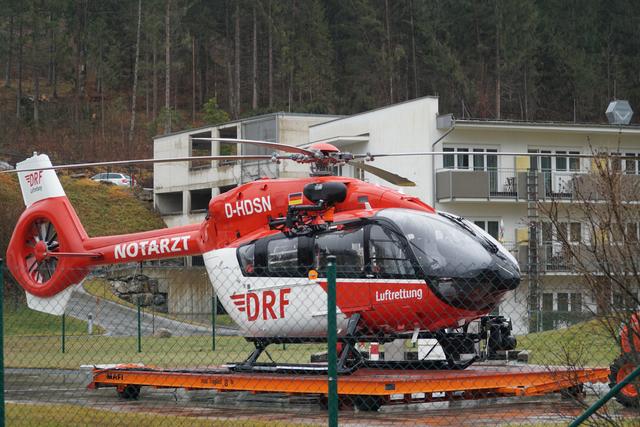 Der Notarzthubschrauber RK2 hat seinen Standort direkt am Areal des Bezirkskrankenhauses. Auch das Pflegeheim befindet sich hier.