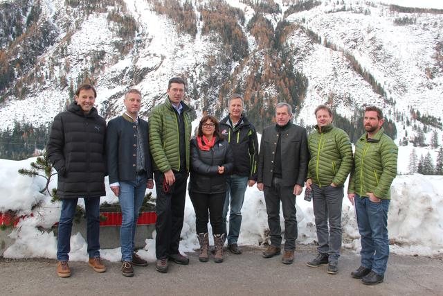 Baubezirksamt, Forst, Wildbach und Politik luden zum Lokalaugenschein in Kals ein.