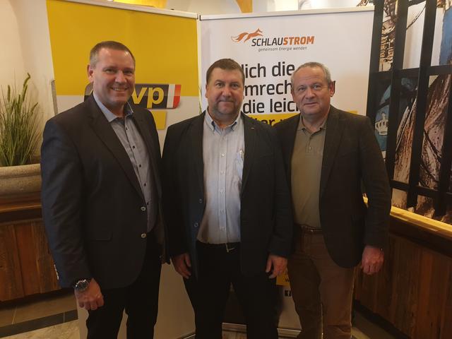 Vizebürgermeister Manfred Voglsam mit dem Vortragenden, Jürgen Meinhart, und Wolfgang Stanek.