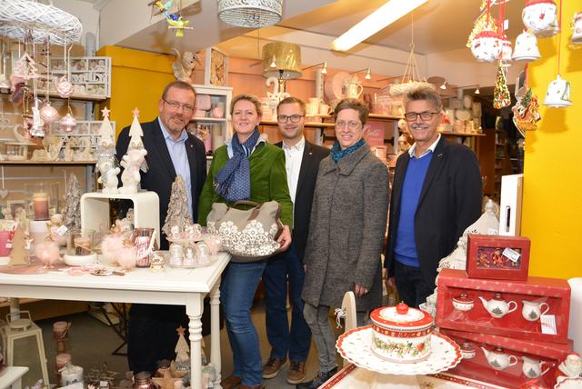 Einkaufsnacht: Christian Balon, lgm Obfrau Sabine Buryan, Erich Stubenvoll Martha Warosch und Peter Harrer.