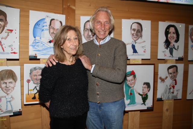 Die Karikaturen nahmen Meisi und Helmut Grill ins Visier.