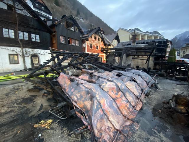 Besucher werden gebeten, dieses Wochenende nicht nach Hallstatt zu fahren, um die Arbeiten nach dem Brand nicht zu behindern.