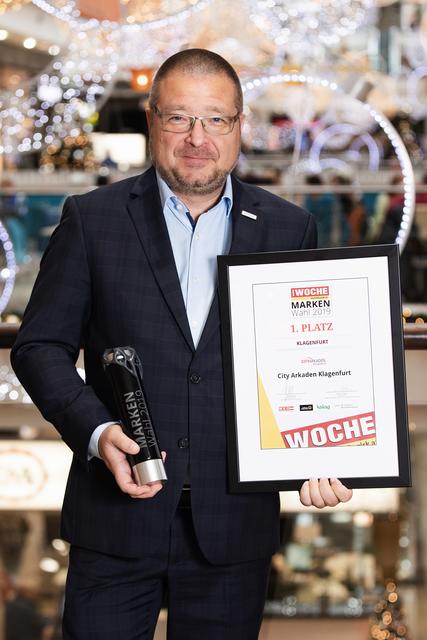 Ernst Hofbauer, Manager der City Arkaden ist stolz auf den 1. Platz als Bezirkssieger bei der WOCHE-Markenwahl.