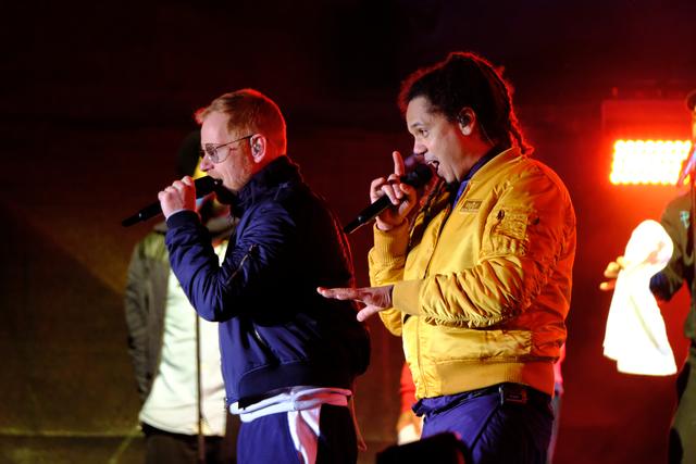 SEEED mit Peter Fox und Frank Dellé (v.l.) setzten ihre Fans mit Songs wie „Augenbling“, „Ding“, „Dickes B“ oder „Ticket“ in Ekstase