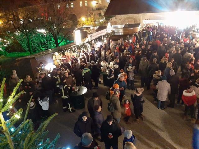 In luftigen Höhen beim Adventmarkt in Mauerbach. | Foto: FF Mauerbach