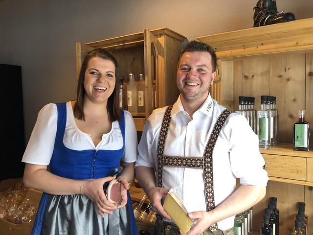 Julia und Simon Schiefer vertreten Regionalität im Handel mit Begeisterung und Einsatz.