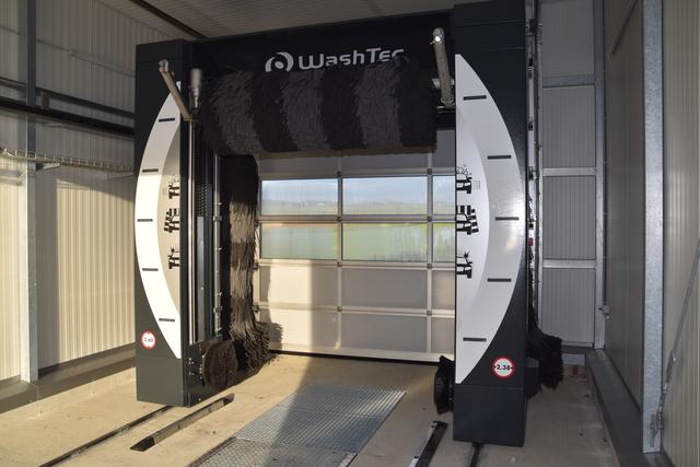 Die Waschstraße ist mit modernster Technik ausgerüstet.