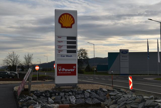 Der neue Standort liegt verkehrsgünstig direkt an der B 57.