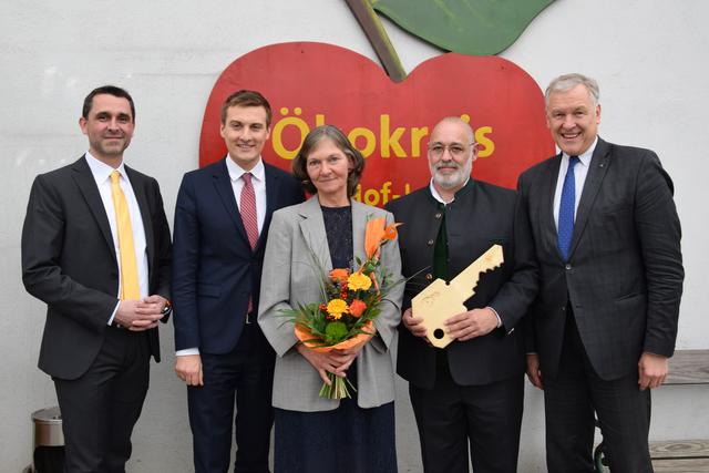 Feierliche Geschäftsübergabe: Günther Widy, Sven Hergovich, Ute Blaich, Jörg Emmer und Martin Eichtinger.