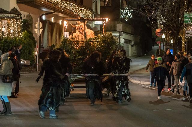 Traditioneller Krampusumzug in Igls.