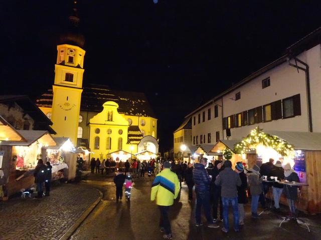 Der Weihnachtsmarkt in Vils macht Lust auf die Adventszeit.
