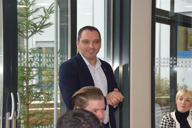 Suvad "Suwi" Zlatic ist Bester Sommelier Österreichs 2014, Ambassadeur du Champagne 2015/16,  VINEUS Sommelier des Jahres 2016, bildet angehende Sommeliers aus und arbeitet diese Wintersaison im Gourmetrestaurant Stüva in Ischgl. | Foto: Siegele