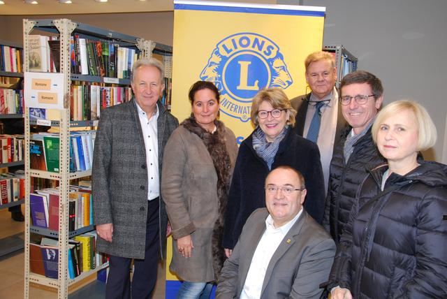 GünterHerz ( Stadtrat), Sonja Hockauf-Bartaschek ( Stadträtin), Dr. Elfriede Mayrhofer ( Bezirkshauptfrau), Dr. Karl Grubmüller ( Lions-Präsident),
Ing. Erwin Krammer (Vizebürgermeister), Doris Denk ( Bereichsleiterin Kultur, Tourismus ), vorne: Albert Kisling ( Stadtrat)