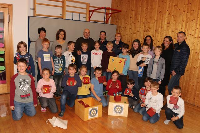 Die Gößnitzer Volksschüler wurden schon vor Weihnachten beschenkt.