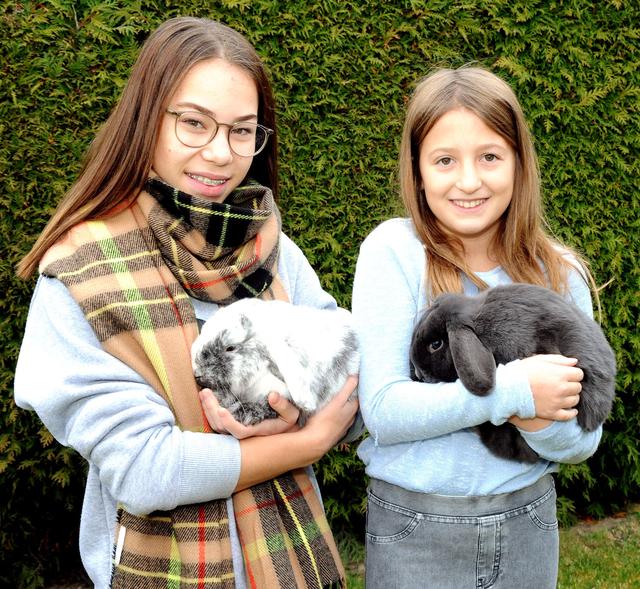 Großer Erfolg mit kleinen Tieren: Marlene Luger aus Wang und Amelie Riedl aus Purgstall an der Erlauf.