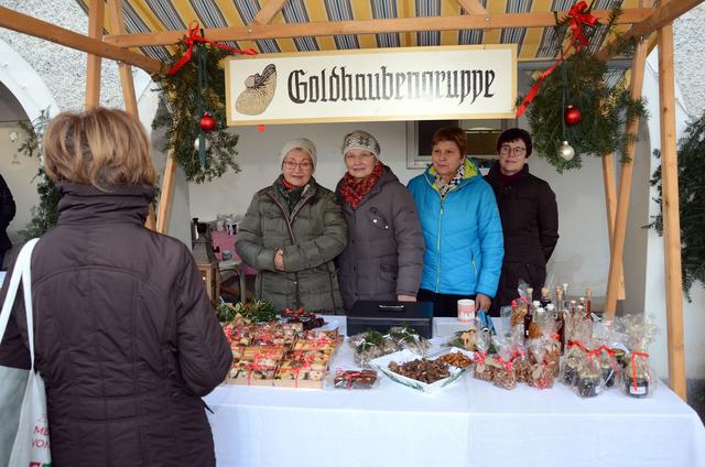 Auch die Goldhauben boten wieder allerlei Köstlichkeiten an. | Foto: Josef Pointinger