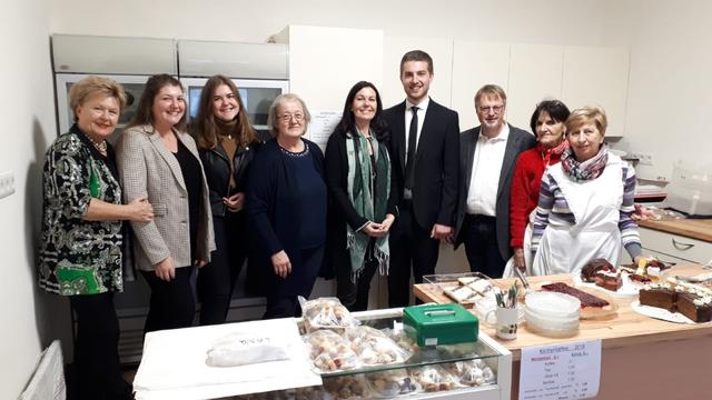 Der Kirchenkaffee des evangelischen Frauenkreises (v.l.): Hilde Wohlmuth, Sabrina Schuber, Katharina Strobl, Susi Hackl, Stadträtin Melanie Eckhardt, Stadtrat Andreas Feiler, Pfarrer Andreas Hankemaier, Lore Lang und Theresia Schiebendrein. | Foto: Volkspartei Walbersdorf