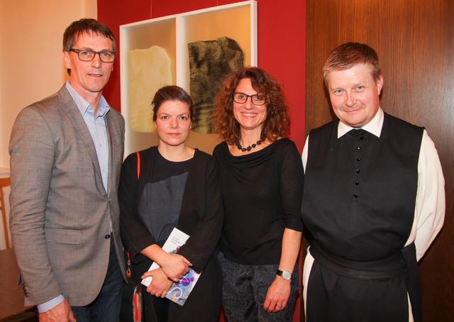Gemeinderat Franz Hatvan, Renata Darabant, Mag. Heidi Korzil, Pater Michael Weiss (Prior).