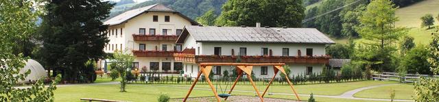 Am Meridianweg in Randegg beim Radfahren einkehren und die Ruhe im Gasthof Riegler genießen. | Foto: Familie Riegler