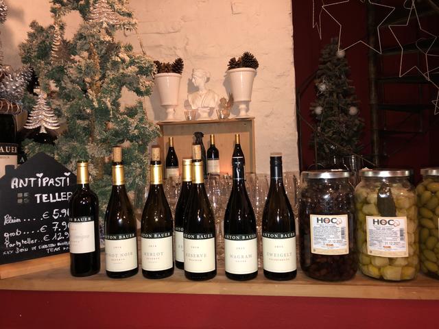 "Im siebten Himmel" gibt es einen Raum, wo man verschiedene Spezialitäten kosten kann.  | Foto: Brandl