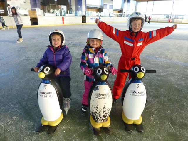 Eislaufen in der Reva-Halle Vöcklabruck.