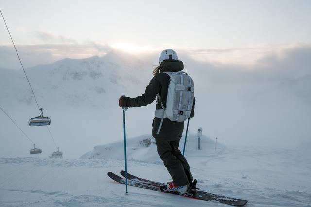 Wenn die ersten Sonnenstrahlen hervorblinzeln, sind die First.Tracker schon auf der Piste in Obertauern.