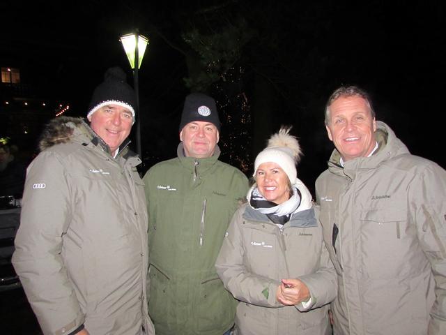 Josef Chodakowsky, Helmut Mall, Wilma Himmelfreundpointner und Martin Ebster bei der Eröffnung des Adventmarktes in St. Anton.