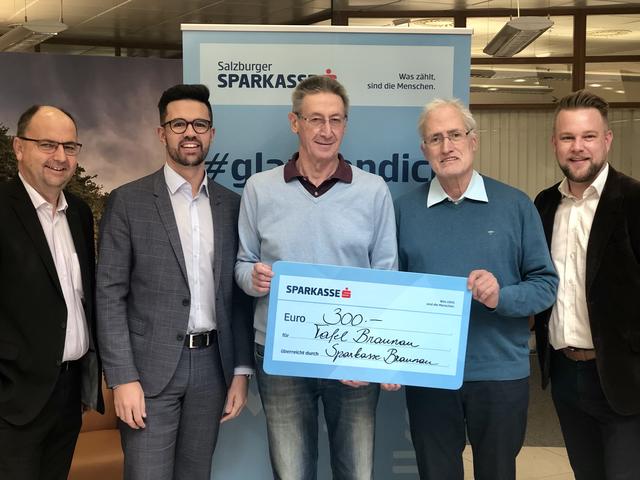 Von links: Werner Lassau, Hannes Bernecker, Sepp Gupfinger und Konrad Prommegger (beide Tafel) und Sebastian Zechmeister. | Foto: Salzburger Sparkasse Braunau