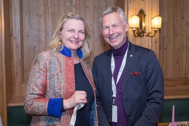Karin Kneissl und Hermann Fercher (Direktor Lech Zürs Tourismus) bei der Eröffnung des 13. Europäischen Mediengipfels Lech am Arlberg. | Foto: ProMedia Kommunikation/APA-Fotoservice/Lechner