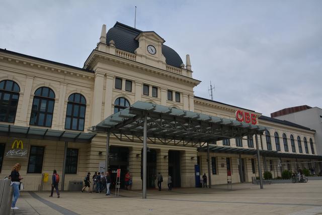 Mit der Bahn fahren bringt einige Vorteile: Es ist stressfrei und die Verbindungen in St. Pölten sind gut. | Foto: Petra Weichart