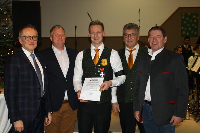 Peter Reichstädter (Obmann Blasmusik Burgenland), Bezirkskapellmeister Hannes Biegler, scheidender Kapellmeister Manfred Schlögl, Alfred Schlögl (Obmann vom Musikverein Müllendorf), Landeskapellmeister Stellvertreter Hannes Kaufmann (v.l.n.r.)